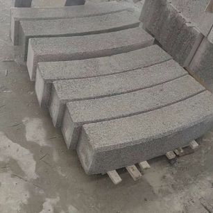 韶关芝麻白弧形路牙石